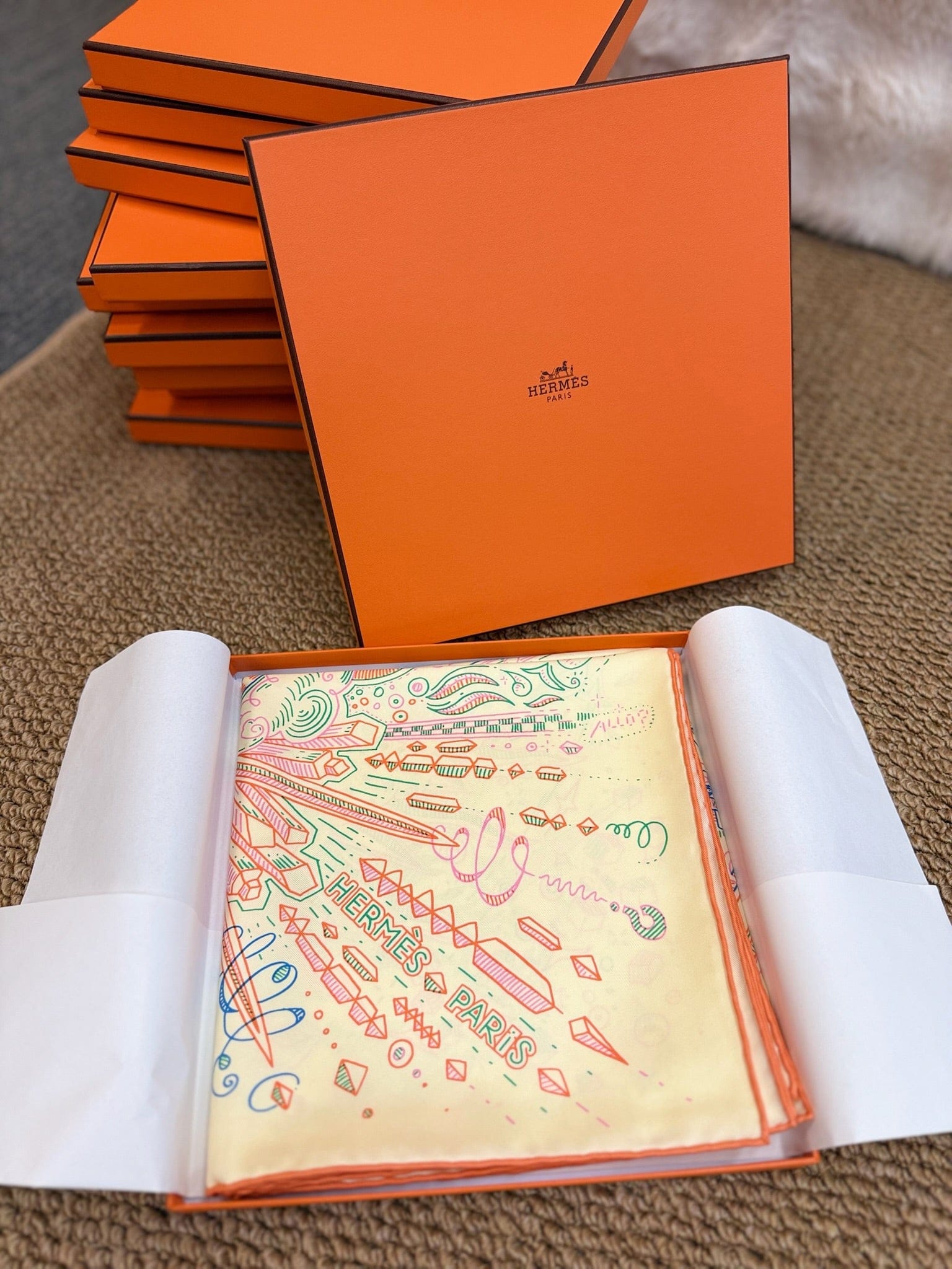 LUXURY PROMISE Hermès "Please Hold The Line" 90cm Silk Scarf – Abstract Telephone Motif – 2025 Spring/Summer Collection