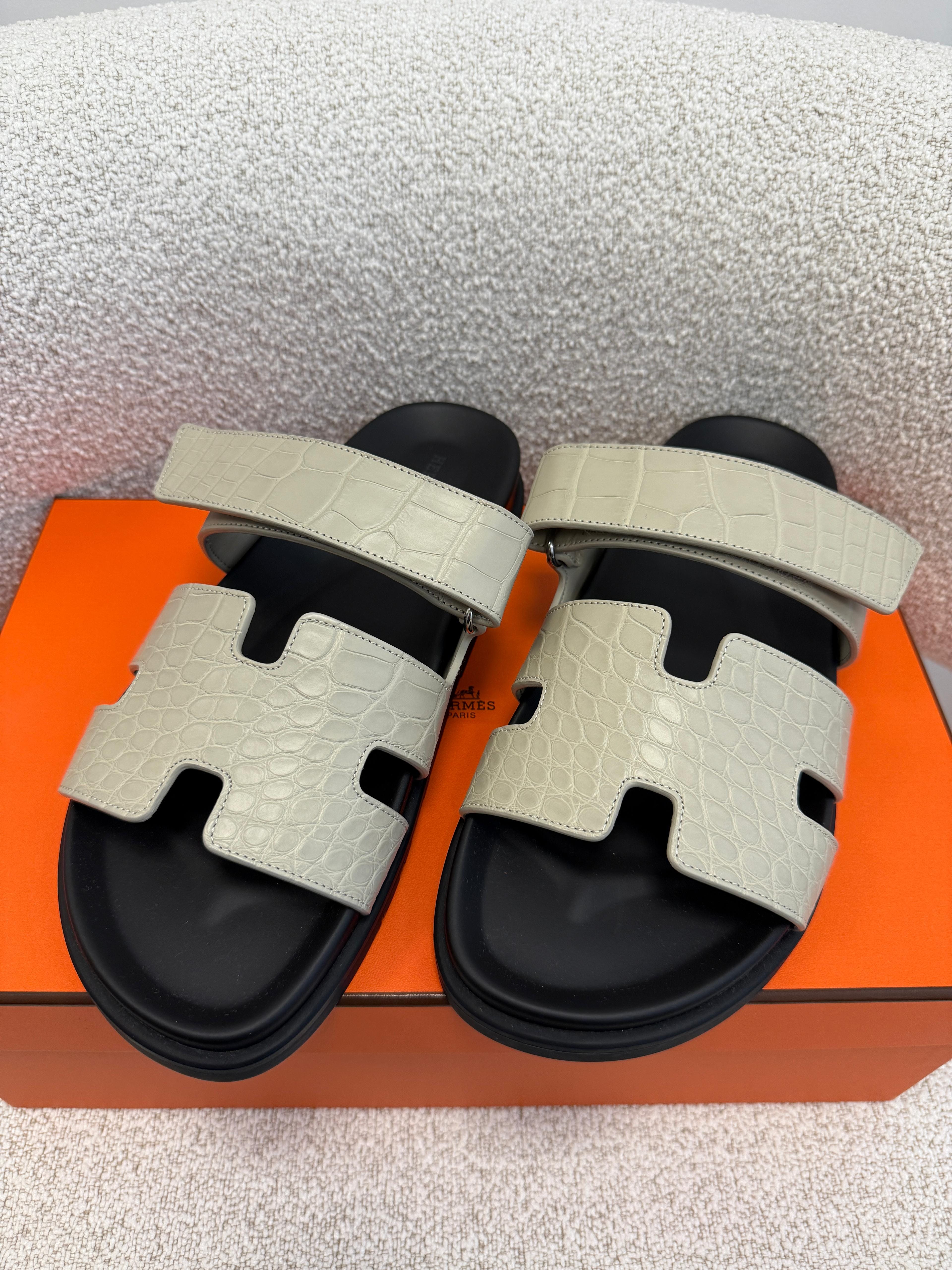 Luxury Promise *HK LOCATED*HERMÈS CHYPRE SANDAL Beton- Size 41.5