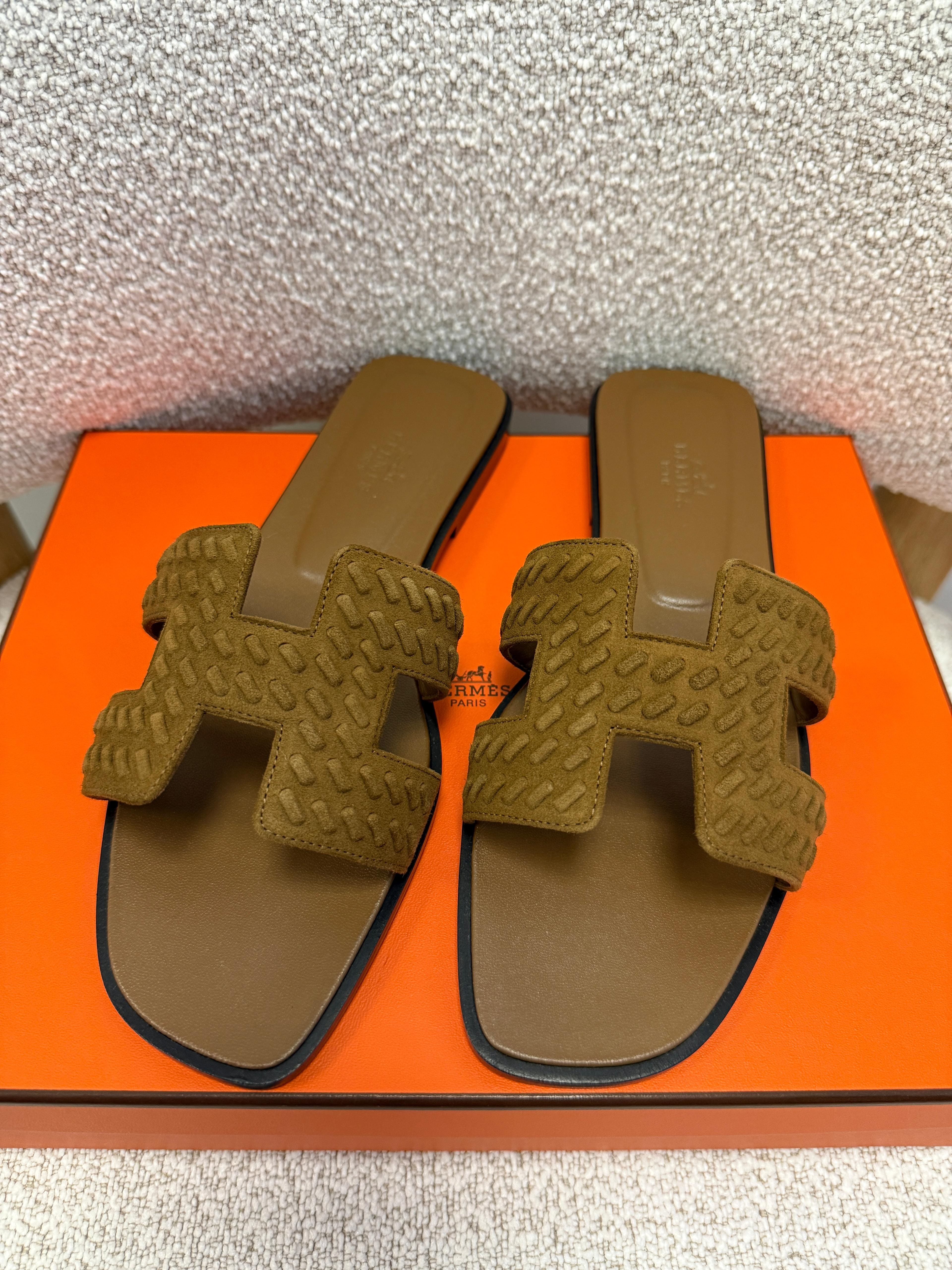LUXURY PROMISE *HK LOCATED*HERMÈS ORAN SANDAL Brun Fume - Size 38