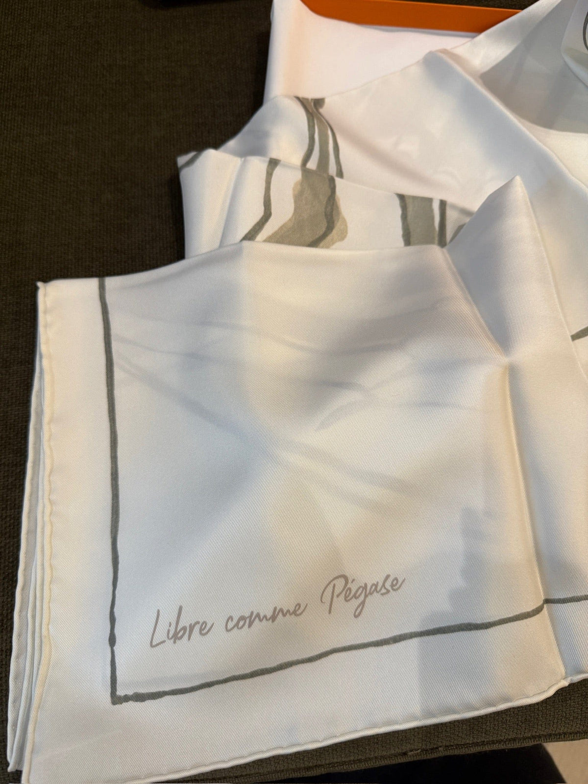 Luxury Promise Hermes Silk Scarf Libre Comme Pegase 90 cm