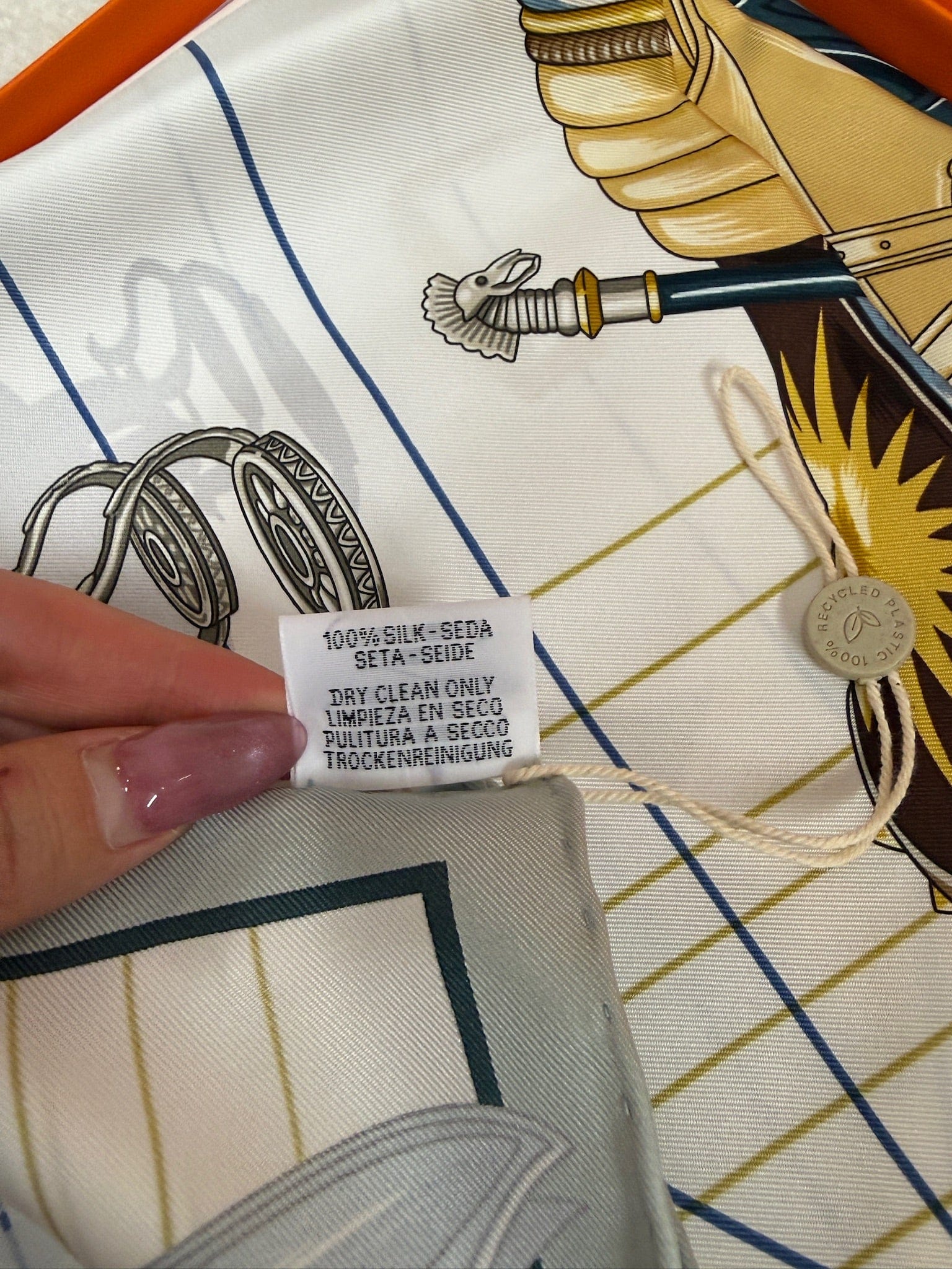 LUXURY PROMISE Hermès "Tous en Selle" 90cm Silk Scarf – Equestrian Saddle Motif – 2025 Spring/Summer Collection