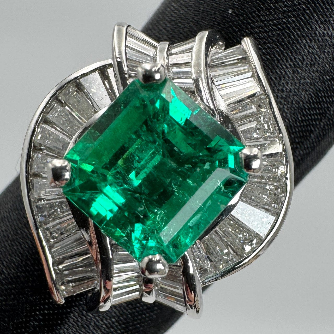 Luxury Promise Japan 38856 Pt900 Emerald Ring E3.71 D2.11 15.1 Medium