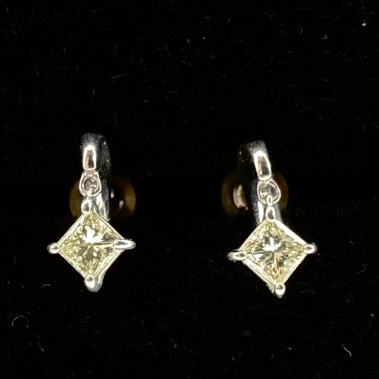 Luxury Promise Japan 49349 K18WG Diamond Earrings D0.2*2 1.6