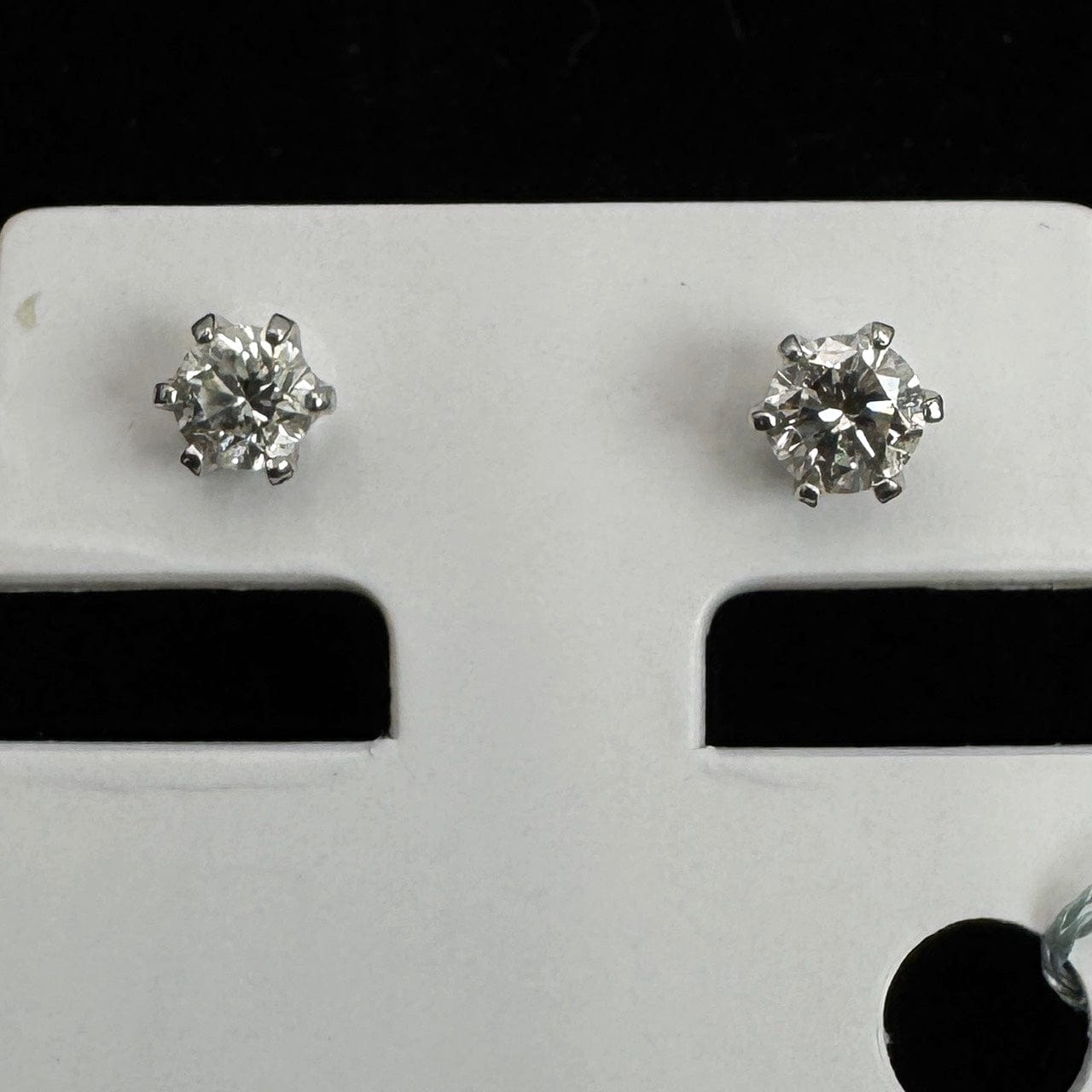 Luxury Promise Japan 49354 Pt900 Diamond Earrings D0.28 D0.24 0.9