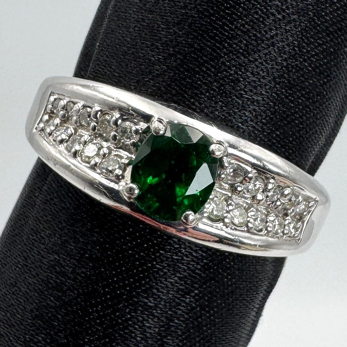 Luxury Promise Japan 49409 Pt900 Garnet Ring GA0.84 D0.18 6.9