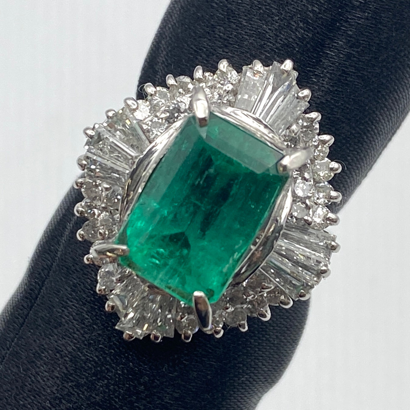Luxury Promise Japan 49461 Pt900 Emerald Ring E3.369 D1.322 10.7g