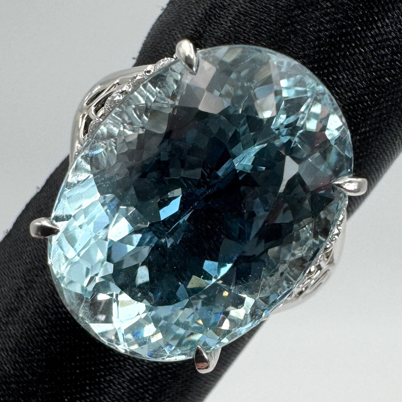 Luxury Promise Japan 49518 Pt900 Aquamarine Ring AQ13.75 D0.35 11.4g NGL