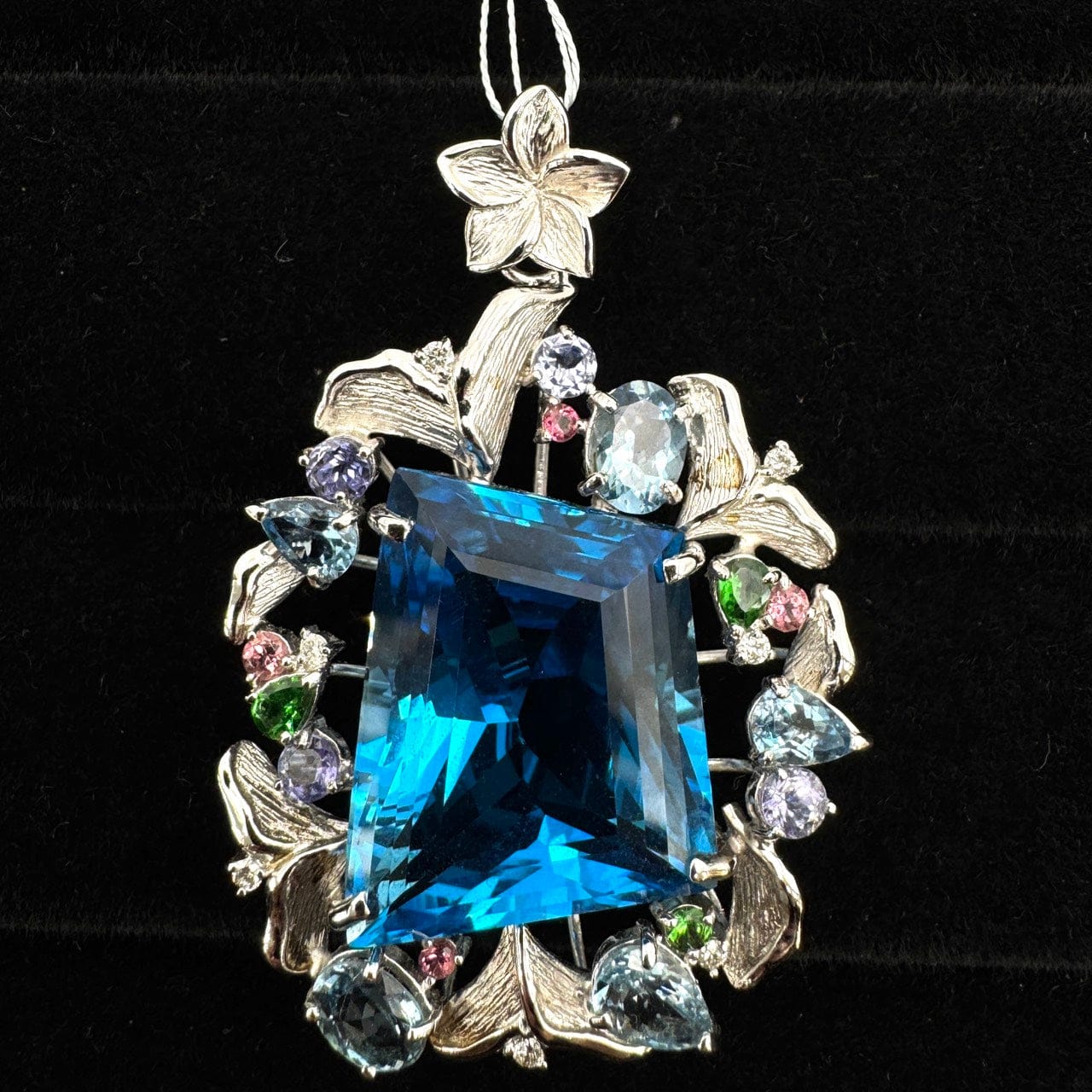 Luxury Promise Japan 49689 K18WG Blue Pearl Pen Top BTP42.73 D0.14 CS 24.3g