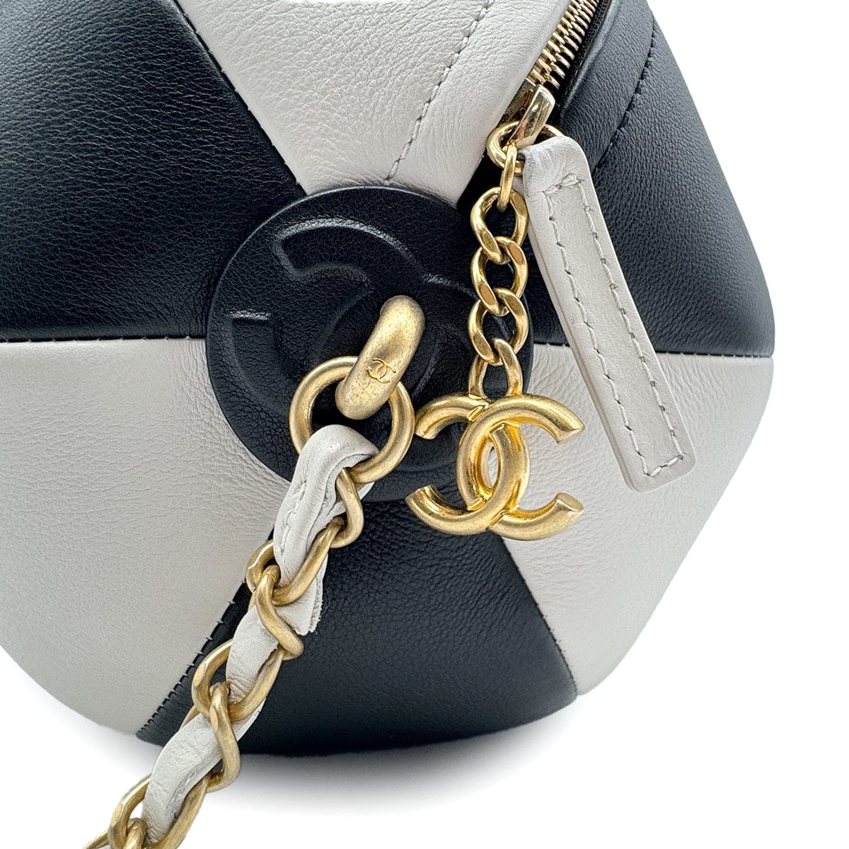 Luxury Promise Japan CHANEL BEACH COLLECTION 19SS BEACH BALL CHAIN SHOULDER BAG BLACK WHITE LEATHER 90285105