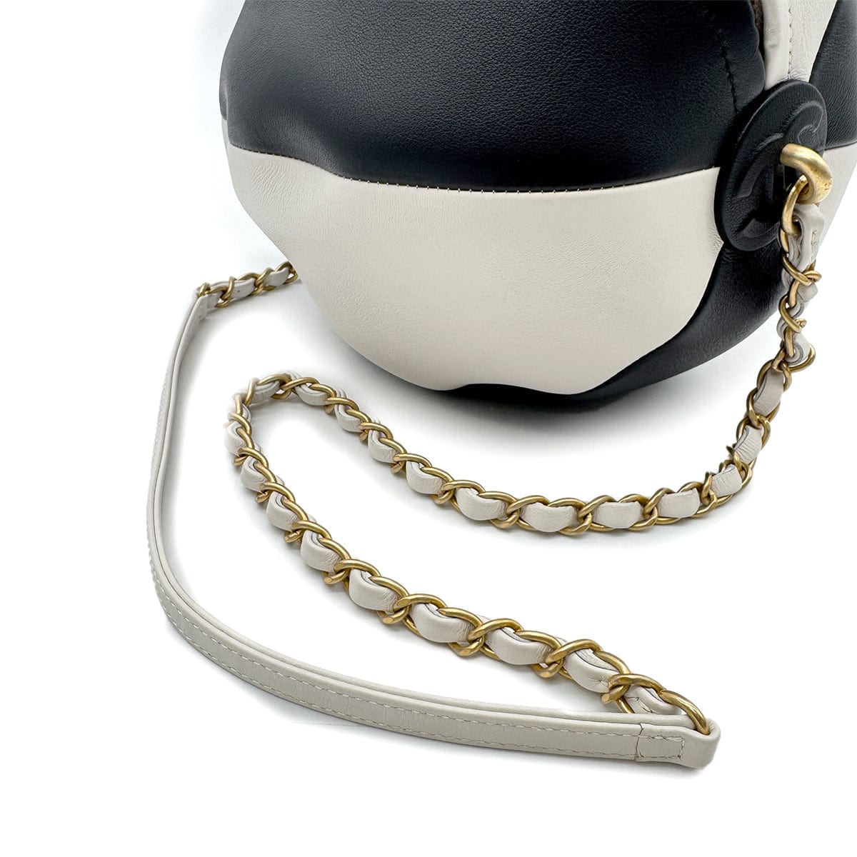 Luxury Promise Japan CHANEL BEACH COLLECTION 19SS BEACH BALL CHAIN SHOULDER BAG BLACK WHITE LEATHER 90285105