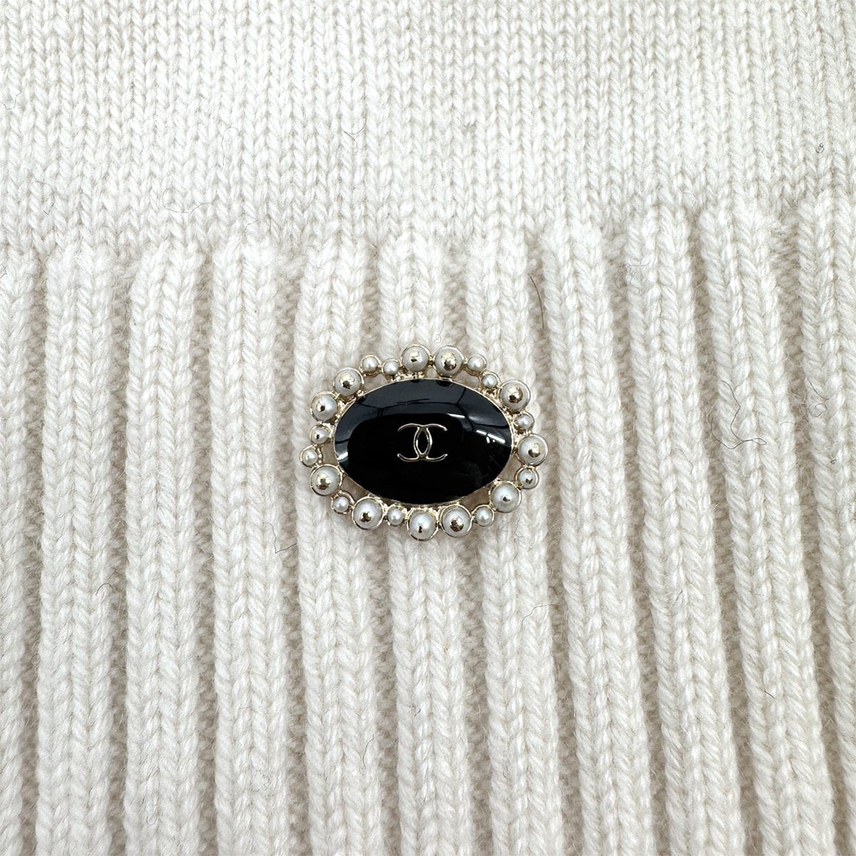 Luxury Promise Japan CHANEL COCO BUTTON KNIT TOPS FLOWER WHITE BLACK CASHMERE 42 P70 RTW 90324149