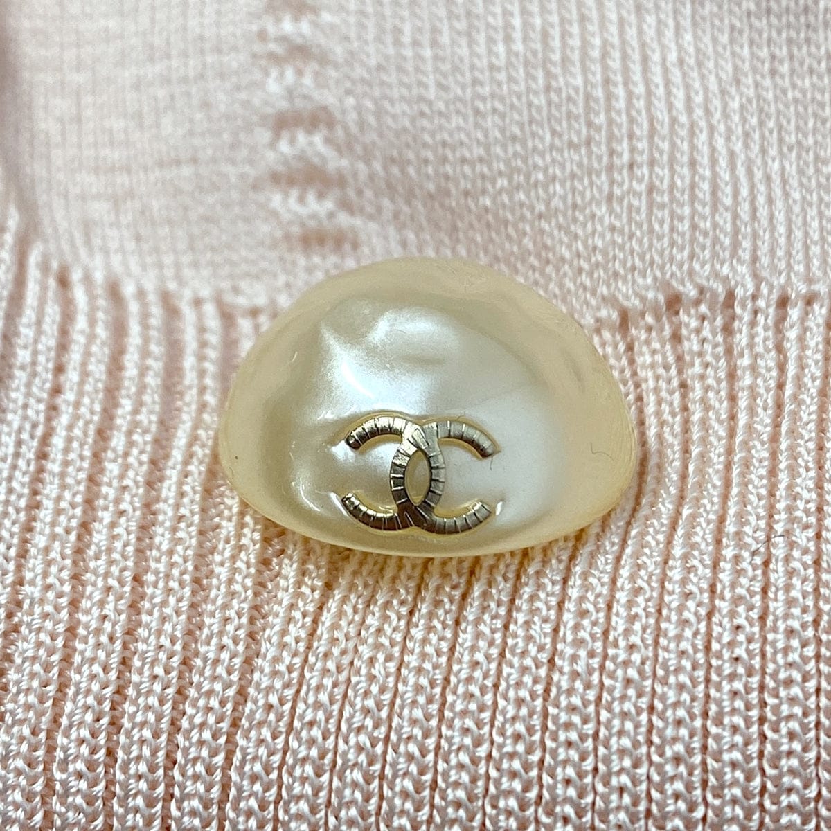 Luxury Promise Japan CHANEL COCO FAUX PEARL BUTTON CARDIGAN PINK RAYON 40 P43 RTW 90287724