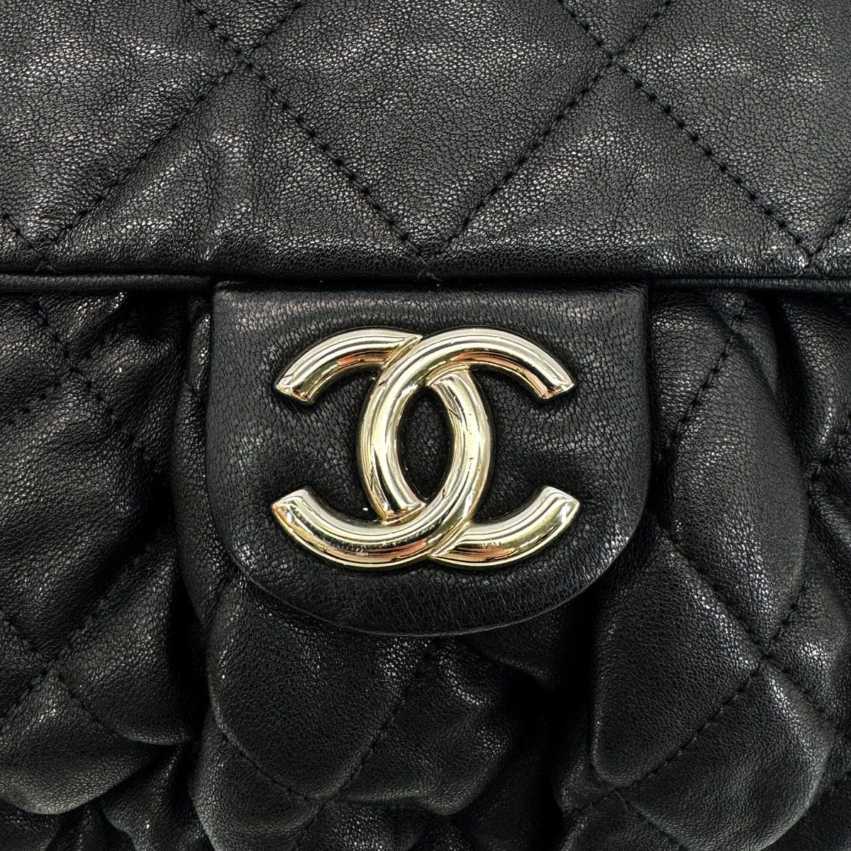 Luxury Promise Japan CHANEL MATELASSE CHAIN AROUND SHOULDER BAG BLACK LEATHER 90301101