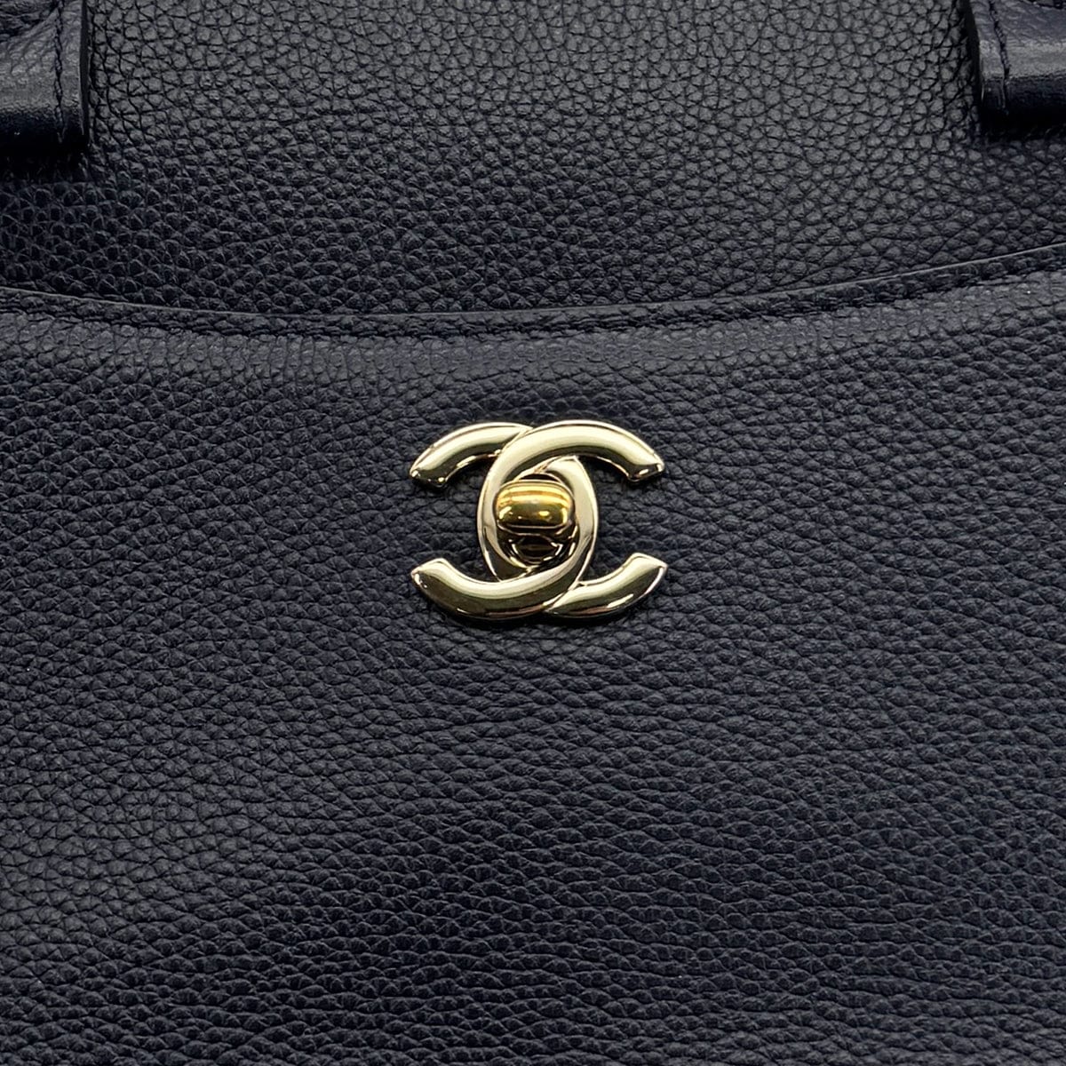 Luxury Promise Japan CHANEL NEO EXECUTIVE TOTE SHOULDER BAG NAVY CAVIAR SKIN GOLD HARDWARE 90322920