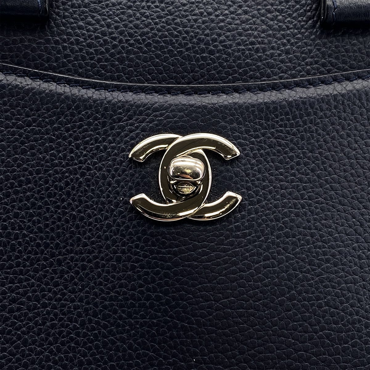 Luxury Promise Japan CHANEL NEO EXECUTIVE TOTE SHOULDER BAG NAVY LEATHER SILVER HARDWARE 90324809