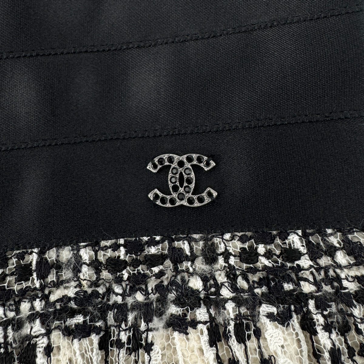 Luxury Promise Japan CHANEL SLEEVELESS RACE DRESS COCOMARK RHINESTONE BLACK WHITE RAYON 40 06A RTW 90289557