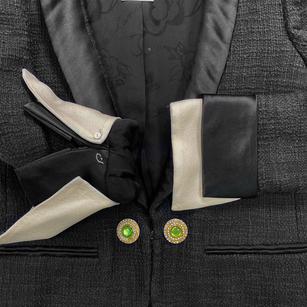 Luxury Promise Japan CHANEL TWEED JACKET COLOR STONE RHINESTONE BUTTON BLACK COTTON 38 P43 RTW 90284032