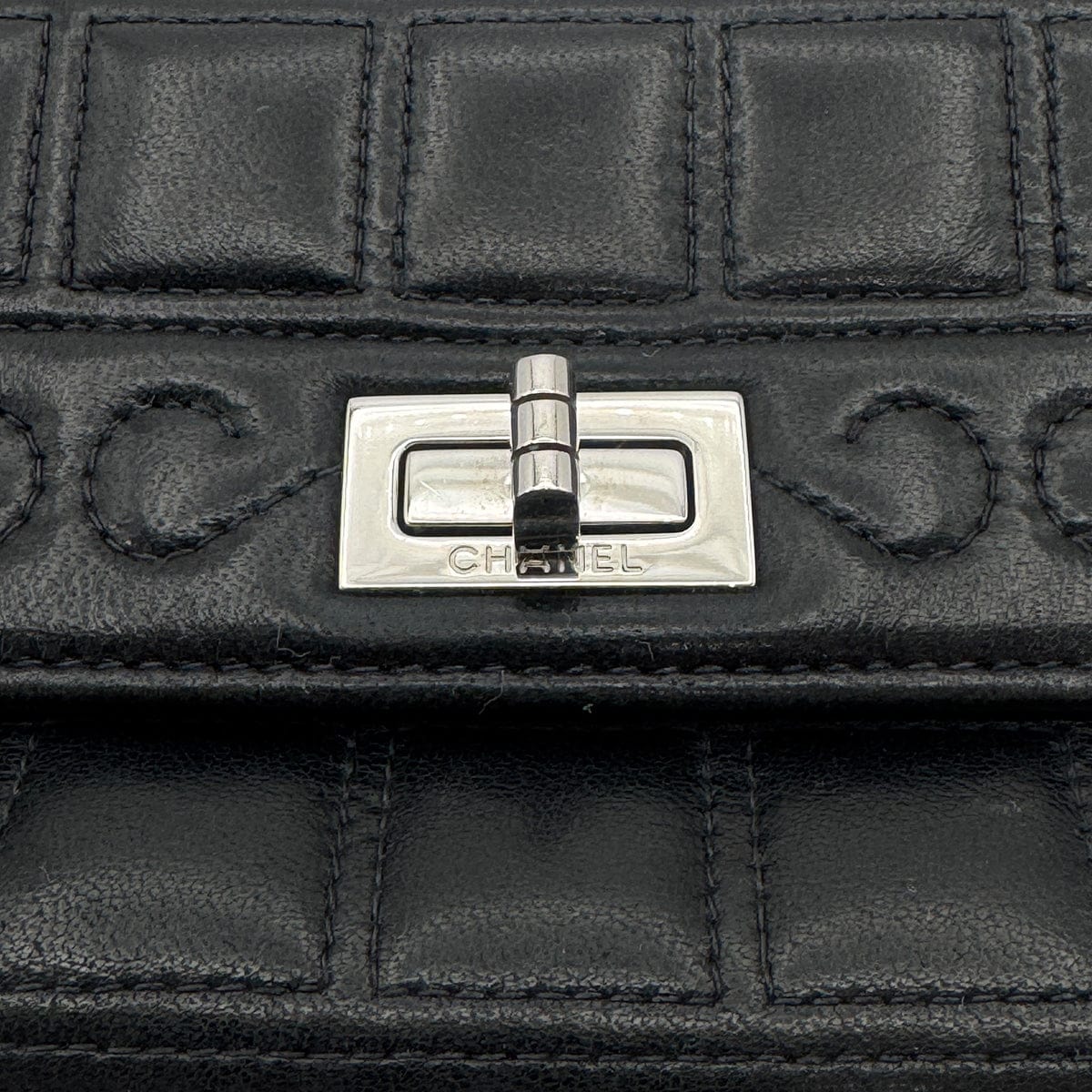 Luxury Promise Japan CHANEL VINTAGE 2.55 CHOCOLATE BAR MINI CHAIN SHOULDER BAG BLACK LAMB SKIN 90303020