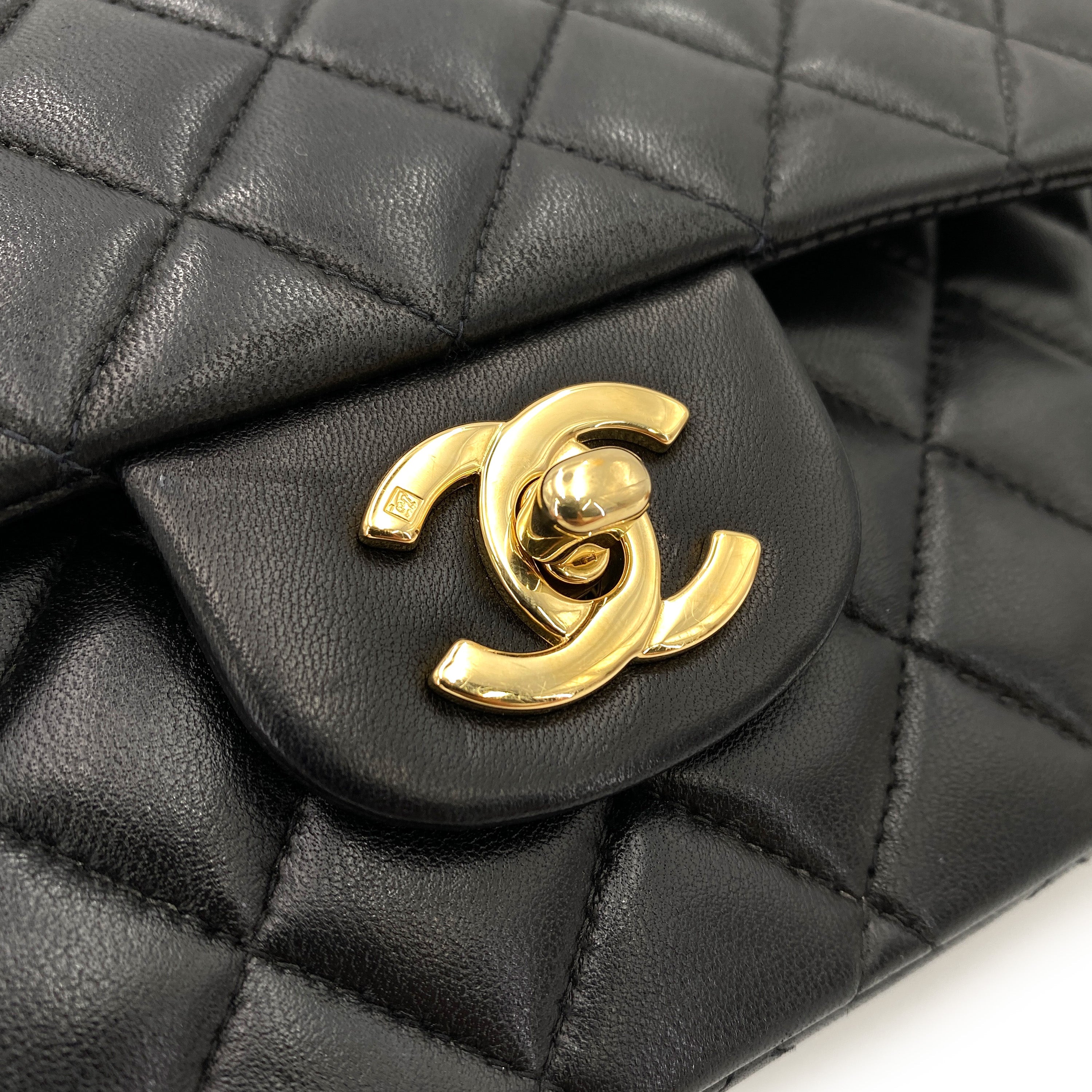 Luxury Promise Japan CHANEL VINTAGE CLASSIC FLAP MEDIUM CHAIN SHOULDER BAG BLACK LAMB SKIN 90250292