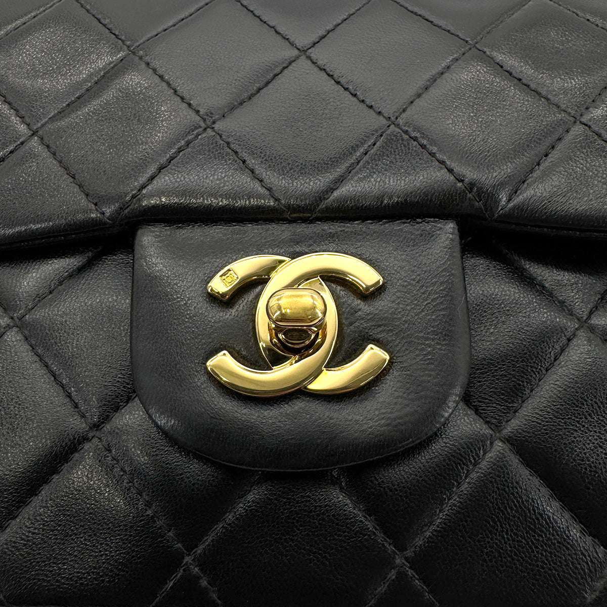 Luxury Promise Japan CHANEL VINTAGE CLASSIC FLAP MEDIUM CHAIN SHOULDER BAG BLACK LAMB SKIN 90269073