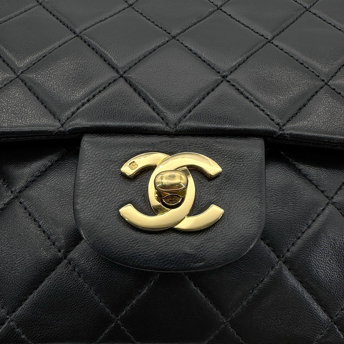 Luxury Promise Japan CHANEL VINTAGE CLASSIC FLAP MEDIUM CHAIN SHOULDER BAG BLACK LAMB SKIN 90269096