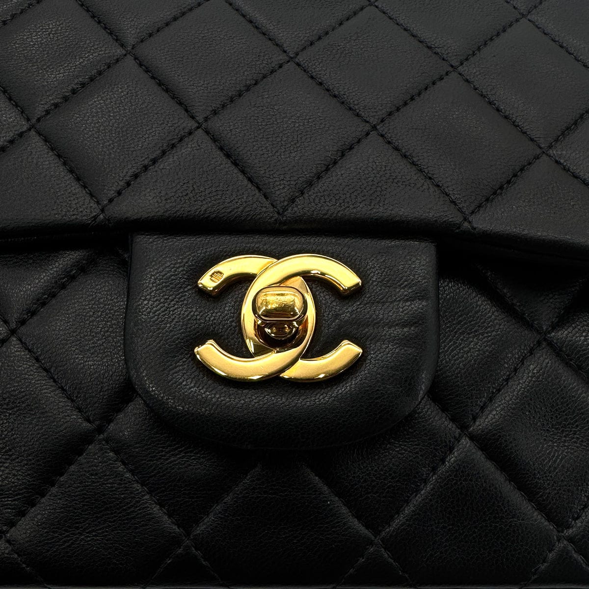 Luxury Promise Japan CHANEL VINTAGE CLASSIC FLAP MEDIUM CHAIN SHOULDER BAG BLACK LAMB SKIN 90298166