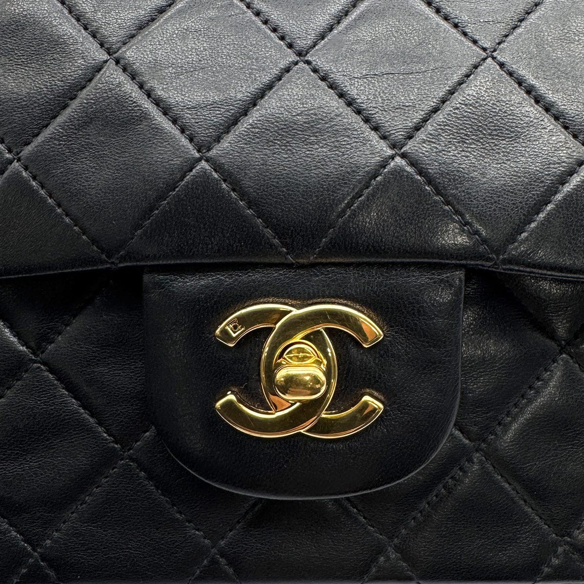 Luxury Promise Japan CHANEL VINTAGE CLASSIC FLAP MEDIUM CHAIN SHOULDER BAG BLACK LAMB SKIN 90309666