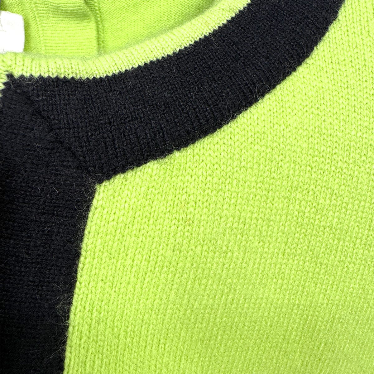 Luxury Promise Japan CHANEL VINTAGE COCO BUTTON KNIT TOPS CARDIGAN SET YELLOW BLACK CASHMERE 42 P04 RTW 90283633