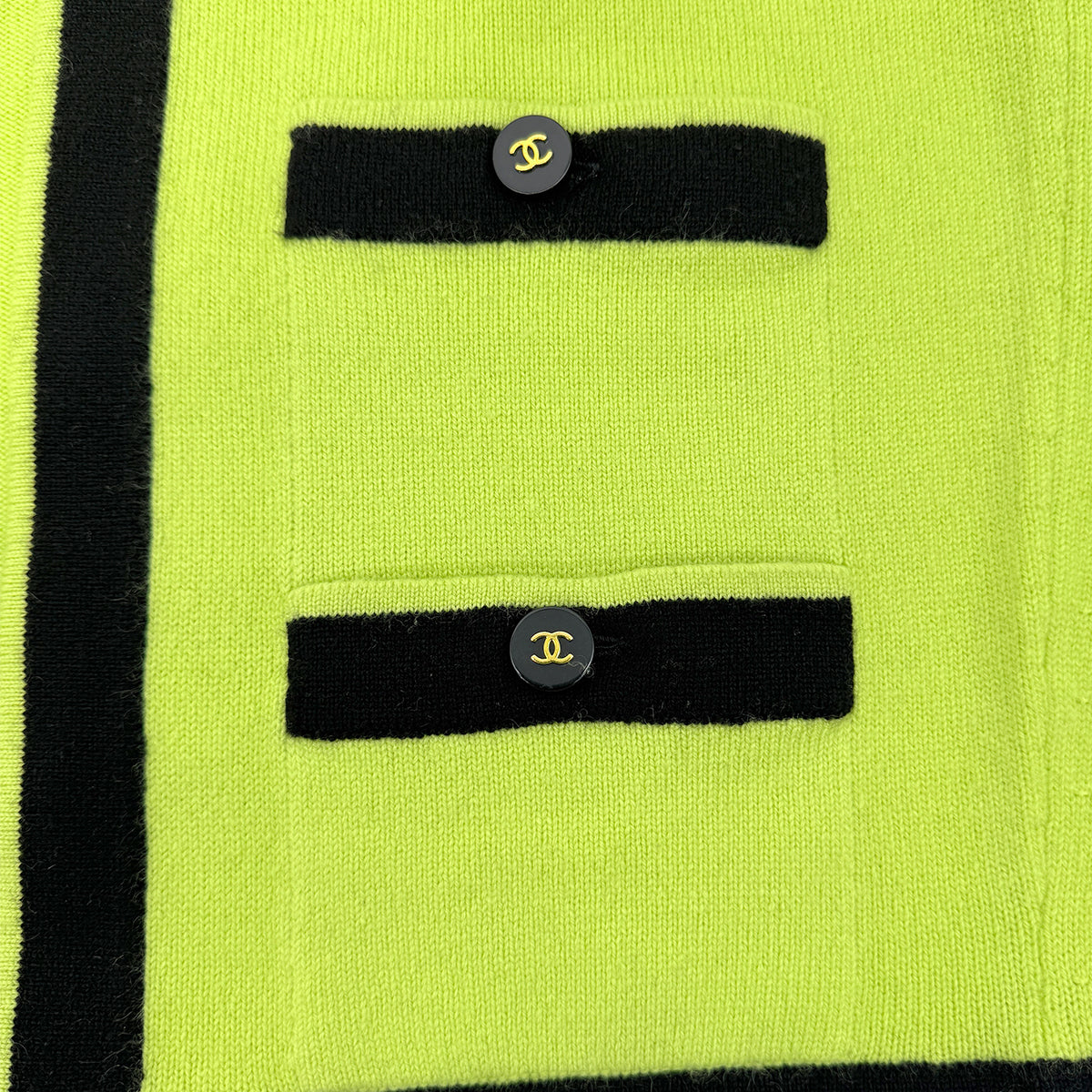 Luxury Promise Japan CHANEL VINTAGE COCO BUTTON KNIT TOPS CARDIGAN SET YELLOW BLACK CASHMERE 42 P04 RTW 90283633