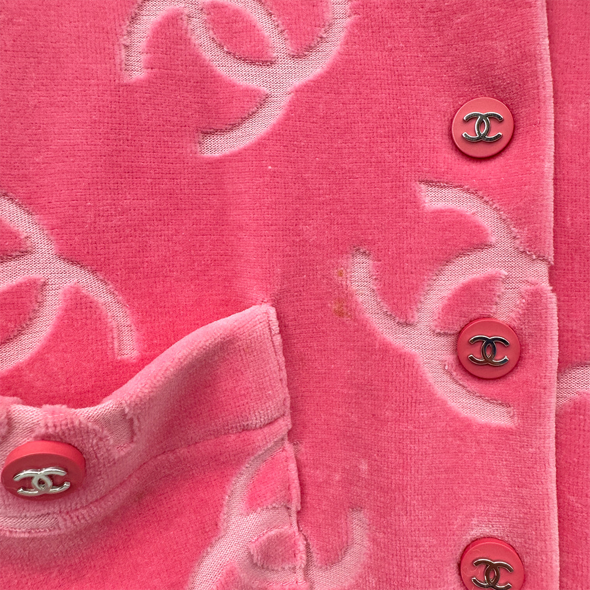 Luxury Promise Japan CHANEL VINTAGE COCOMARK VELOR SHORT SLEEVE TOPS COCO BUTTON PINK COTTON RTW 90295133