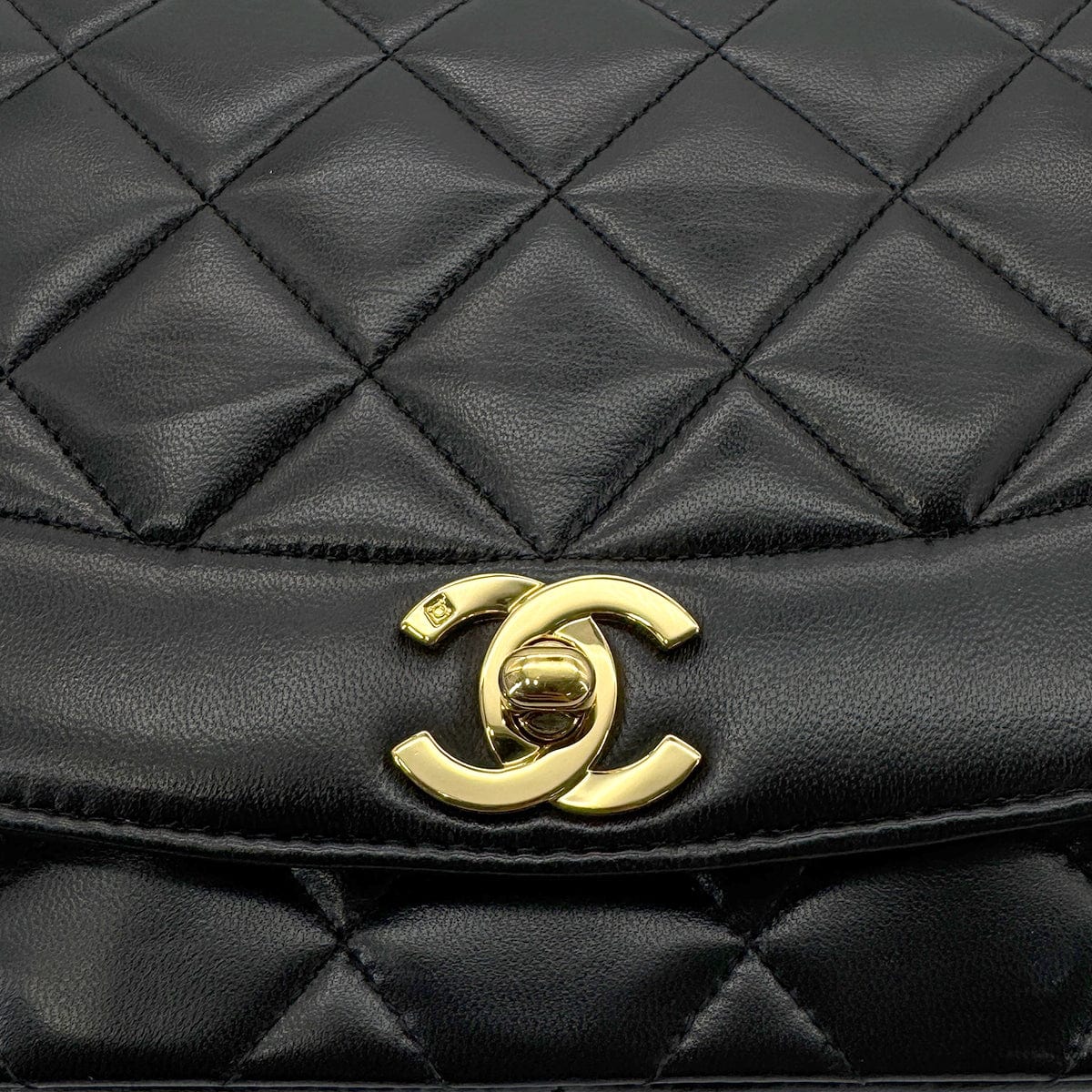 Luxury Promise Japan CHANEL VINTAGE DIANA MEDIUM CHAIN SHOULDER BAG BLACK LAMB SKIN 90279812