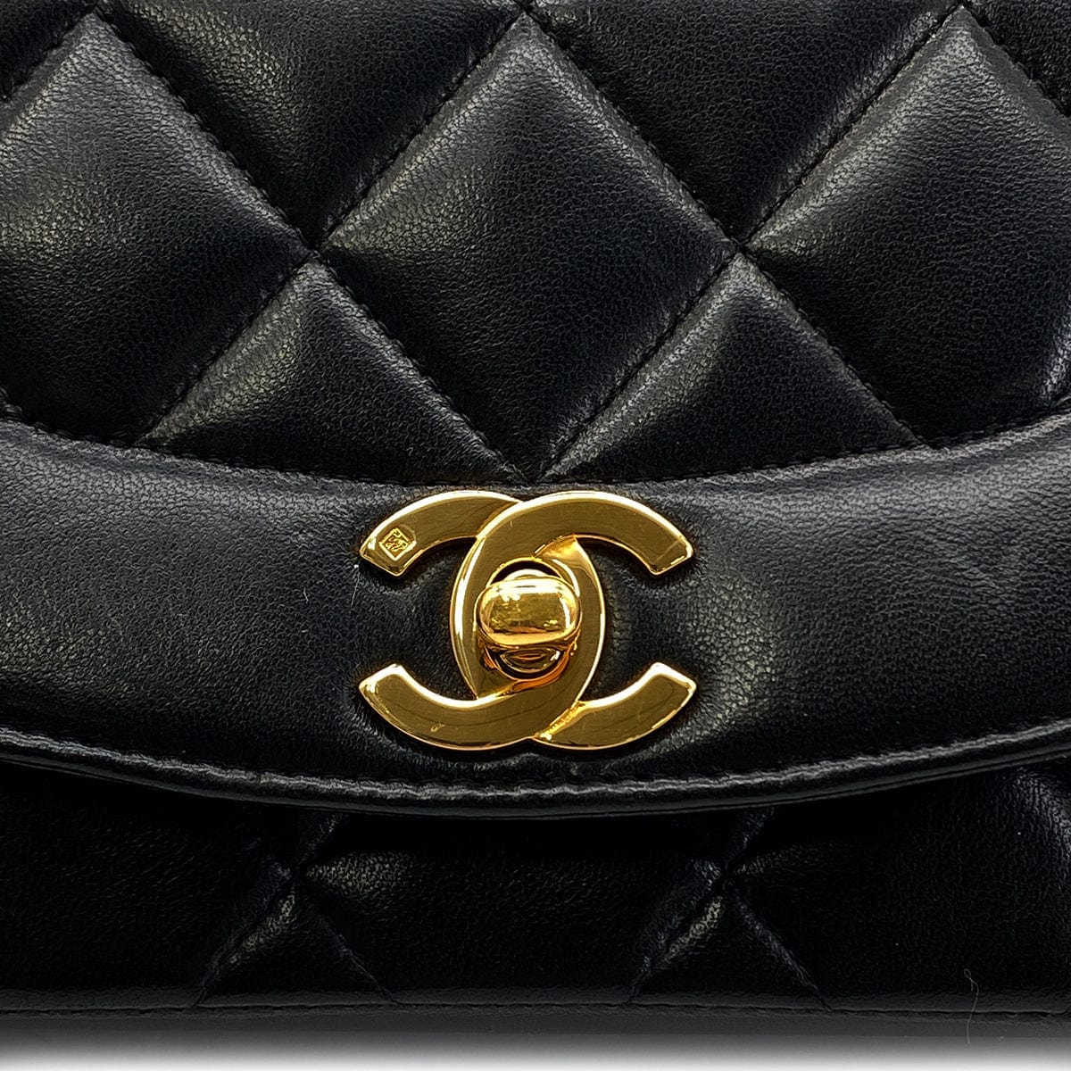 Luxury Promise Japan CHANEL VINTAGE DIANA SMALL CHAIN SHOULDER BAG BLACK LAMB SKIN 90283123