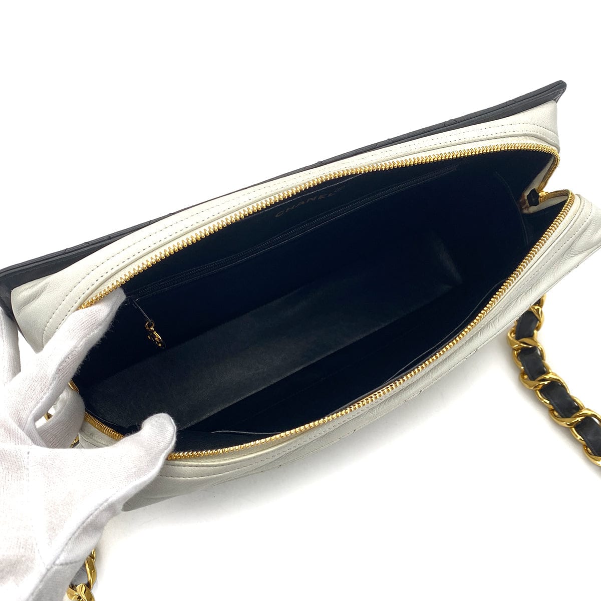 Luxury Promise Japan CHANEL VINTAGE MATELASSE CHAIN SHOULDER BAG WHITE BLACK LAMB SKIN 90301637