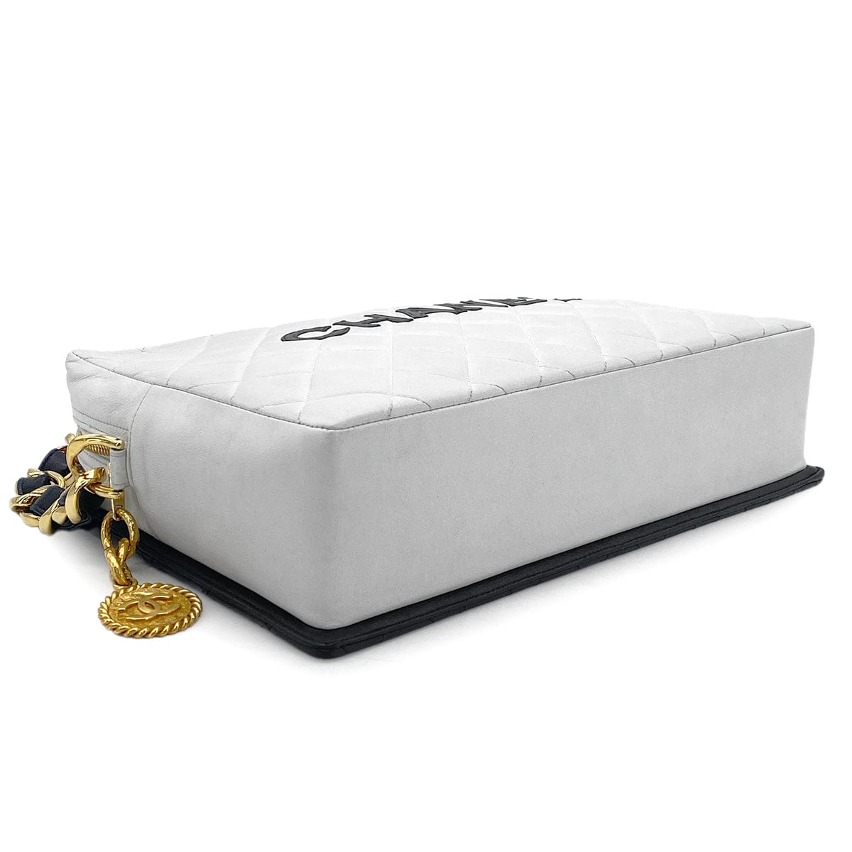 Luxury Promise Japan CHANEL VINTAGE MATELASSE CHAIN SHOULDER BAG WHITE BLACK LAMB SKIN 90301637