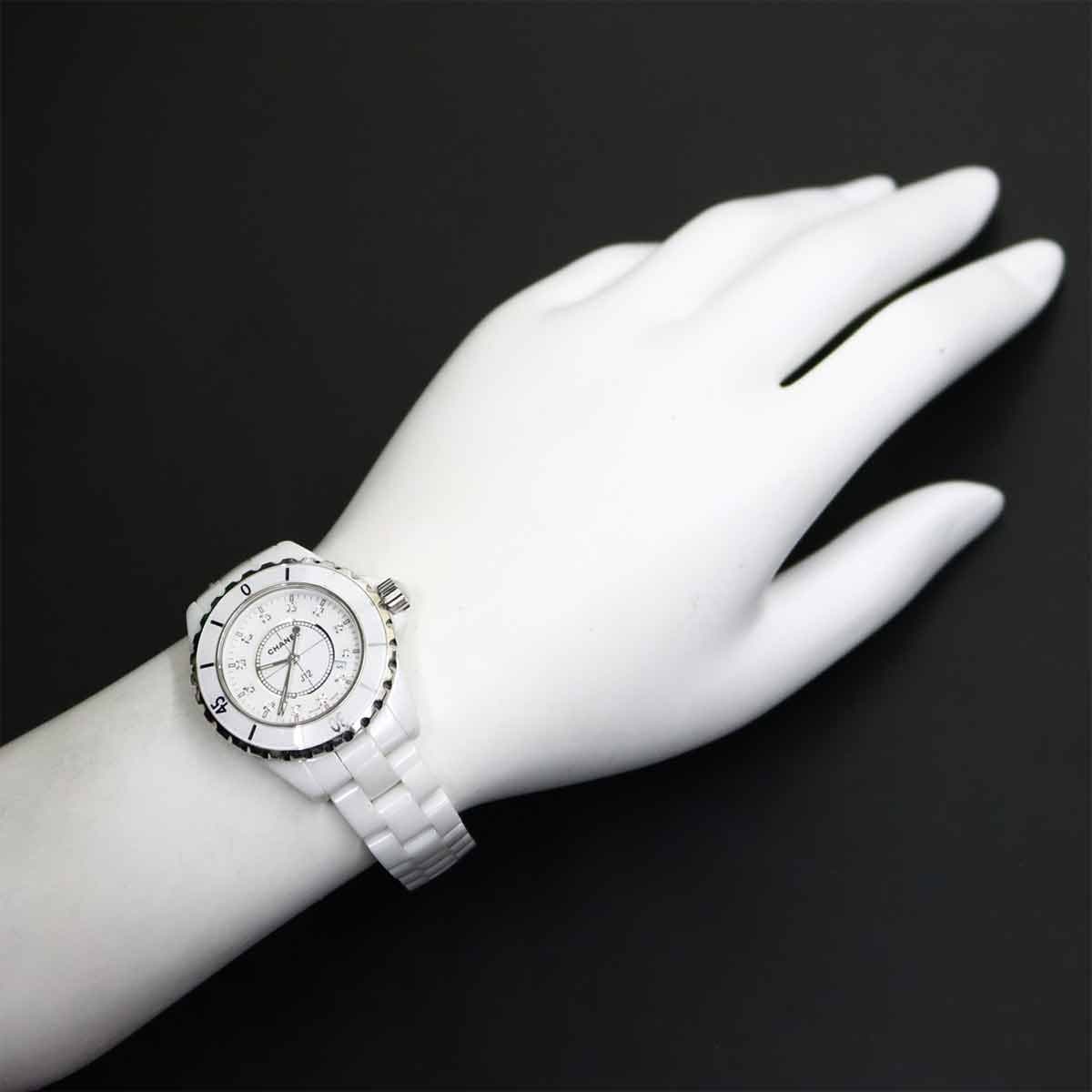 Luxury Promise Japan CHANEL J12 33mm H1628 12P Diamond Quartz White Dial Ladies Watch 90308019