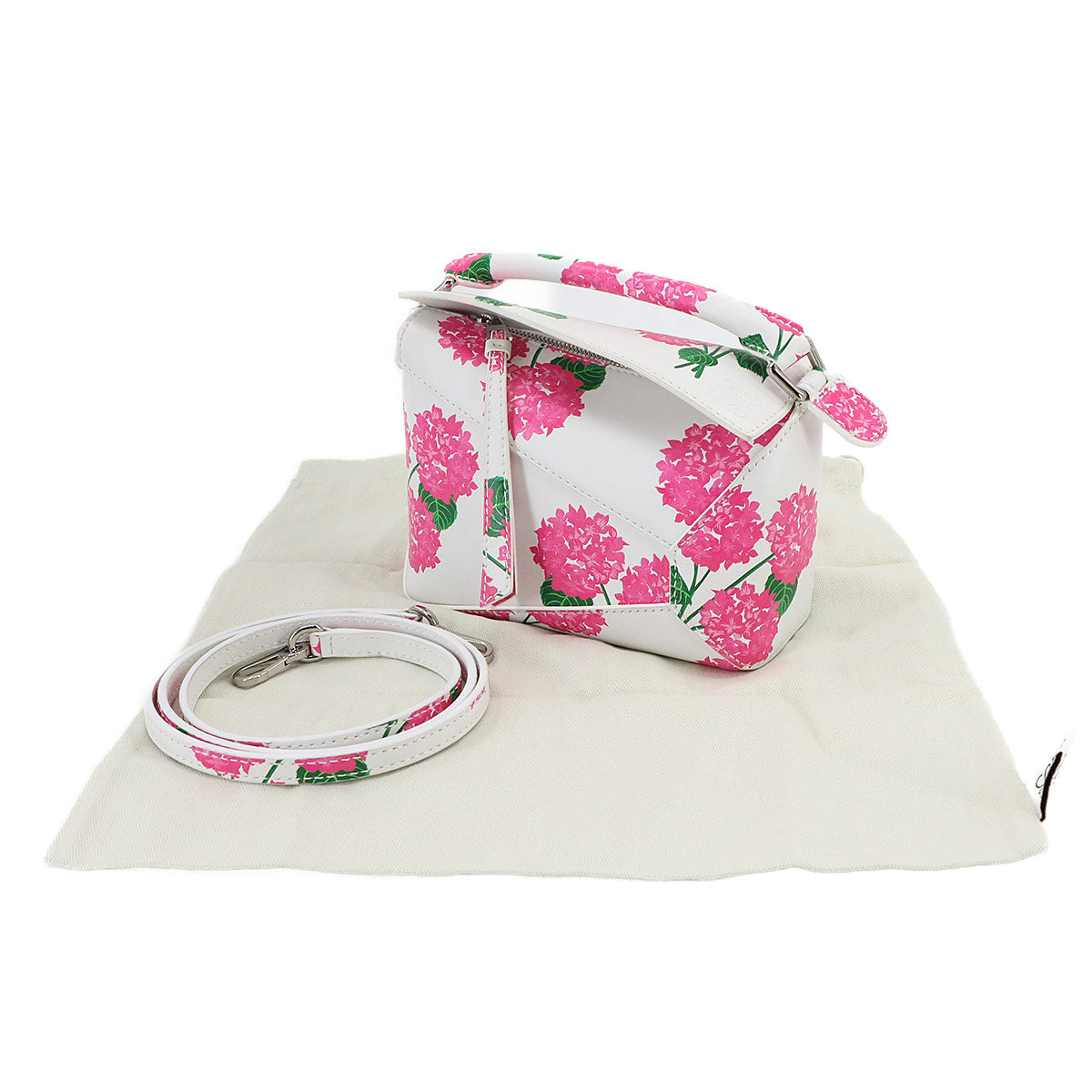 Luxury Promise Japan LOEWE Puzzle Bag Mini 2-way hand/shoulder bag in white leather with pink flowers and silver hardware. Item number 90297500