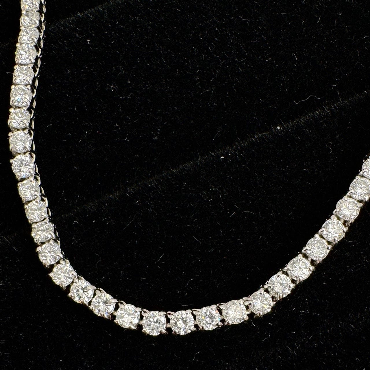 Luxury Promise Japan (on hold for grace) 49841 Pt900/Pt850 Diamond Necklace D5.00 26.4g