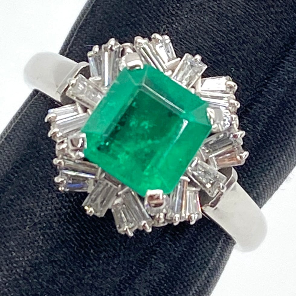 Luxury Promise Japan Pm900 Emerald Ring EM 1.36 DA 0.78 8.0g Center So 25-68434-0 US7.5