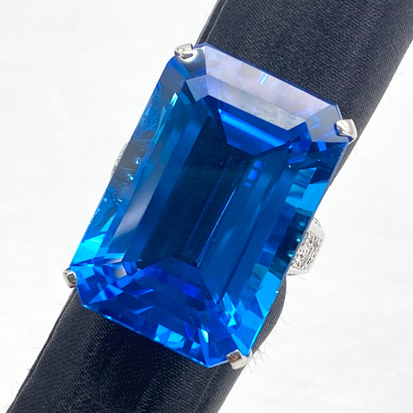 Luxury Promise Japan Pt900 Blue Topaz Ring BT48.98 FD0.20 20.7g US6.75 54876