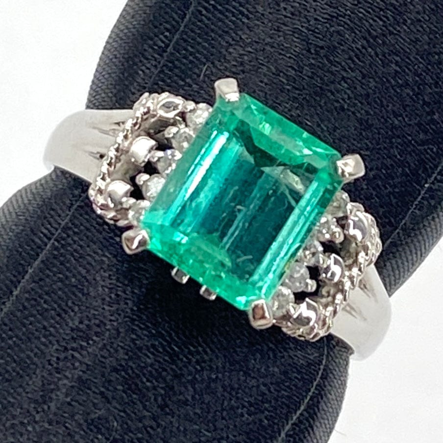 Luxury Promise Japan PT900 Emerald Ring EM 1.59 DA 0.10 5.4g 25-68427-0 US6.25