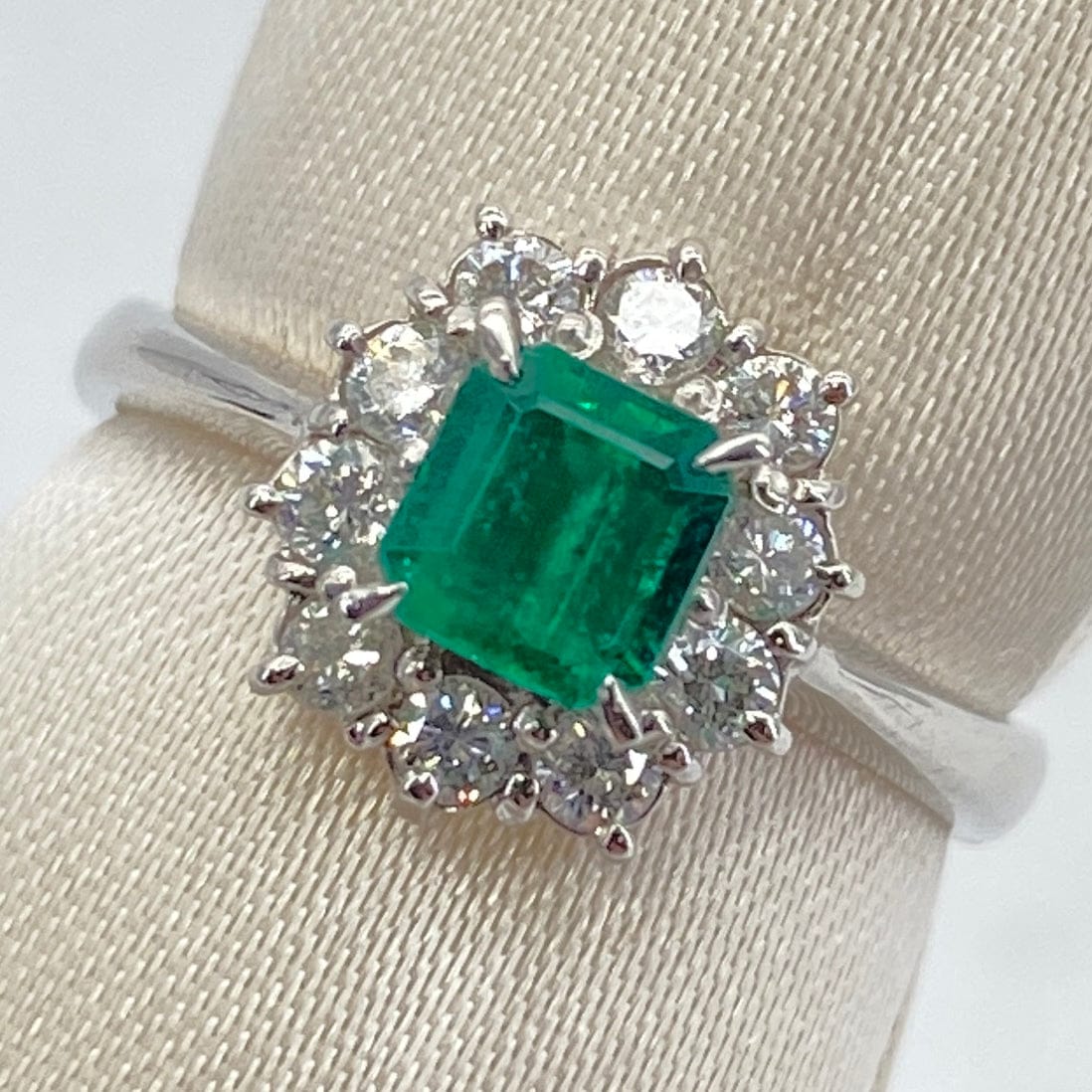 Luxury Promise Japan Ring   Emarald 0.461  Diamond 0.34 4 g 2700040934164