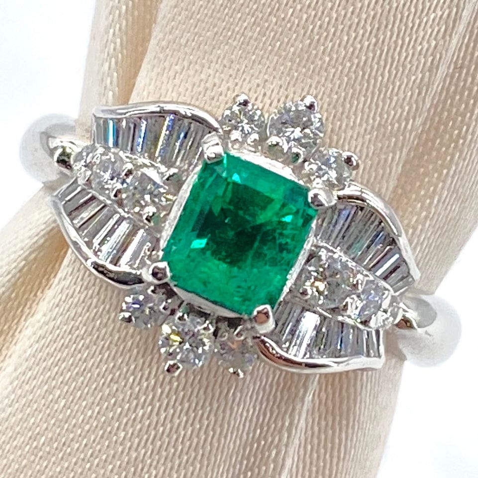 Luxury Promise Japan Ring   Emarald 0.79  Diamond 0.56 7 g 2700039731668