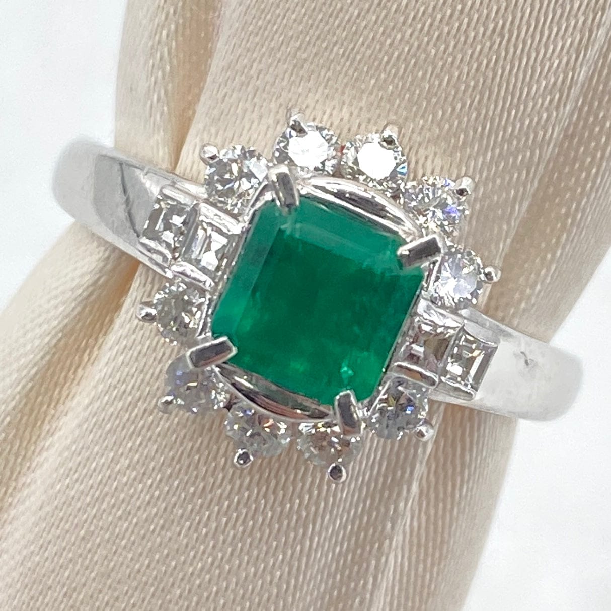 Luxury Promise Japan Ring   Emarald 0.86  Diamond 0.5 6 g 2700040934102