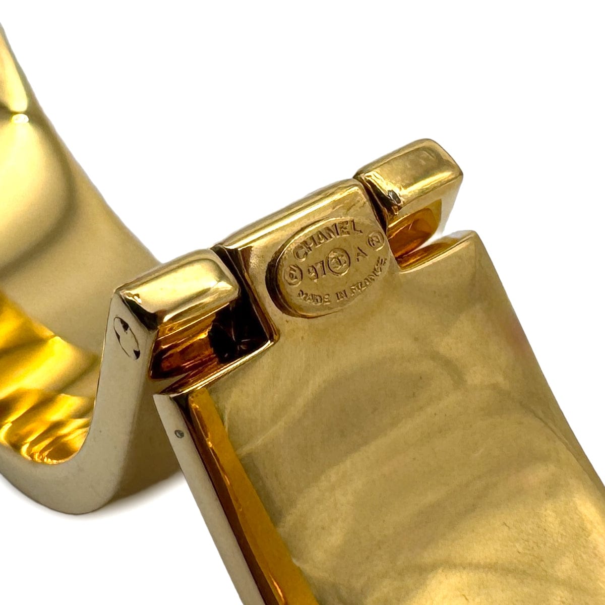 Luxury Promise Japan VINTAGE CHANEL BANGLE BRACELET TURN LOCK GOLD ACCESSORY 97A 90317195