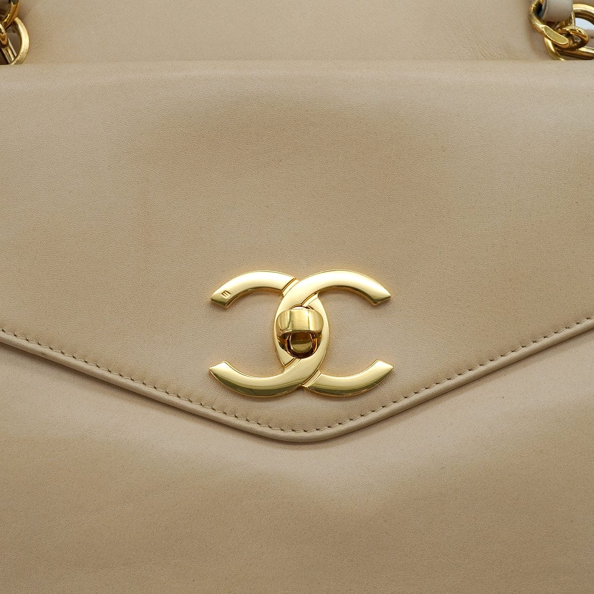 Luxury Promise Japan VINTAGE CHANEL CHAIN SHOULDER BAG BEIGE LAMB SKIN GOLD HARDWARE 90331862