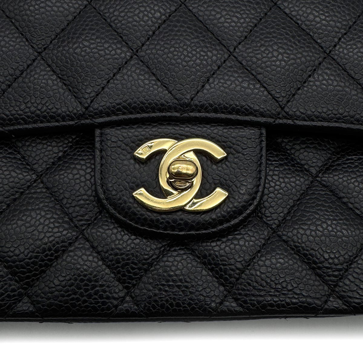 Luxury Promise Japan VINTAGE CHANEL CLASSIC FLAP MEDIUM CHAIN SHOULDER BAG BLACK CAVIAR SKIN GOLD HARDWARE 90313862