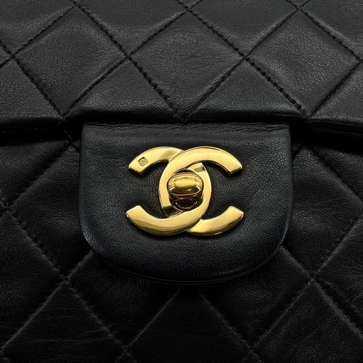 Luxury Promise Japan VINTAGE CHANEL CLASSIC FLAP MEDIUM CHAIN SHOULDER BAG BLACK LAMB SKIN GOLD HARDWARE 90317914