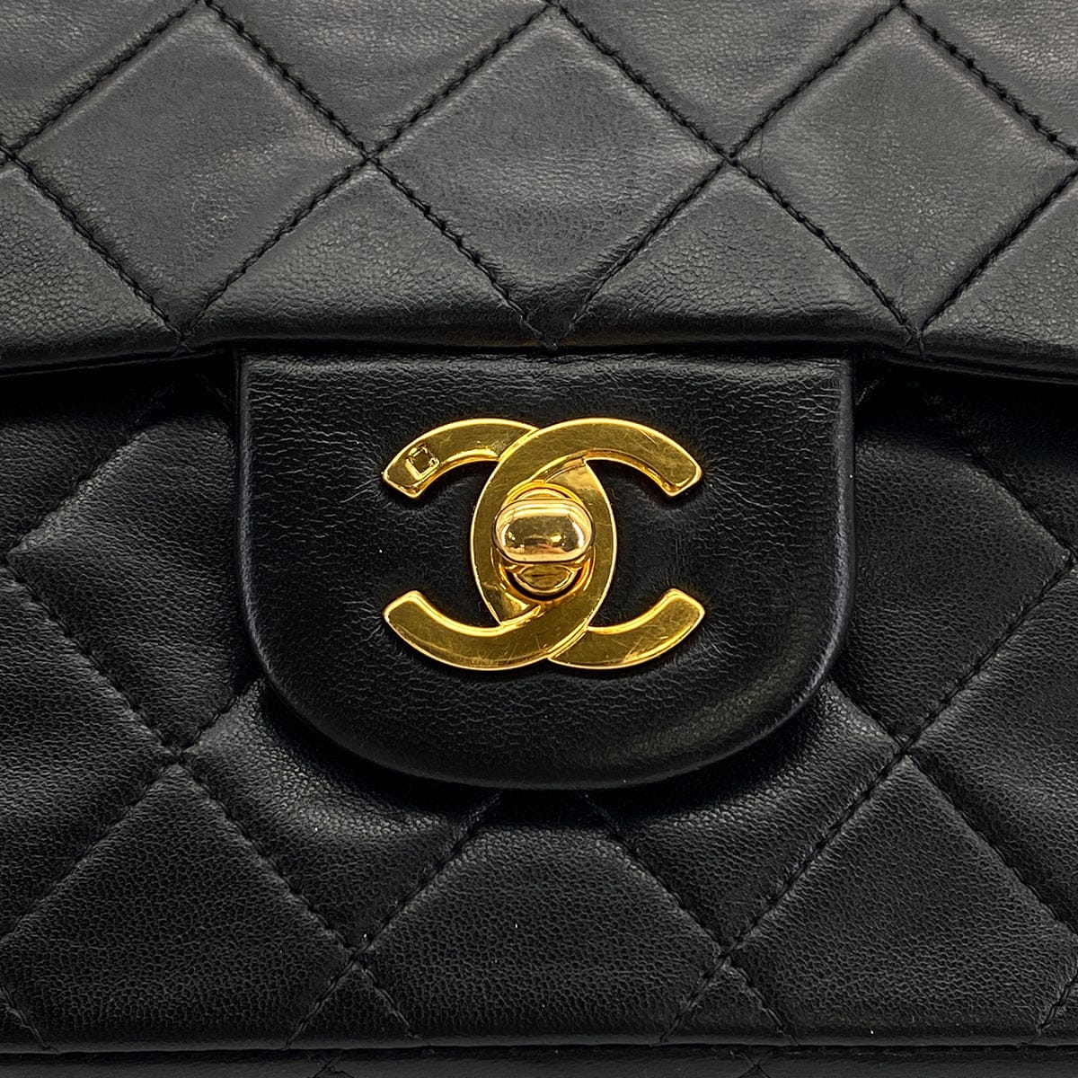 Luxury Promise Japan VINTAGE CHANEL CLASSIC FLAP MEDIUM CHAIN SHOULDER BAG BLACK LAMB SKIN GOLD HARDWARE 90324140