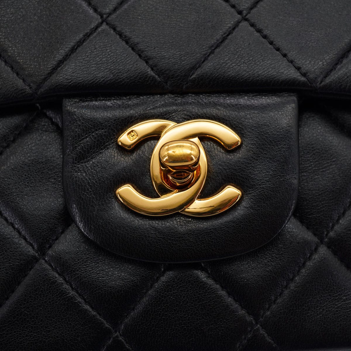 Luxury Promise Japan VINTAGE CHANEL CLASSIC FLAP MEDIUM CHAIN SHOULDER BAG BLACK LAMB SKIN GOLD HARDWARE 90326857