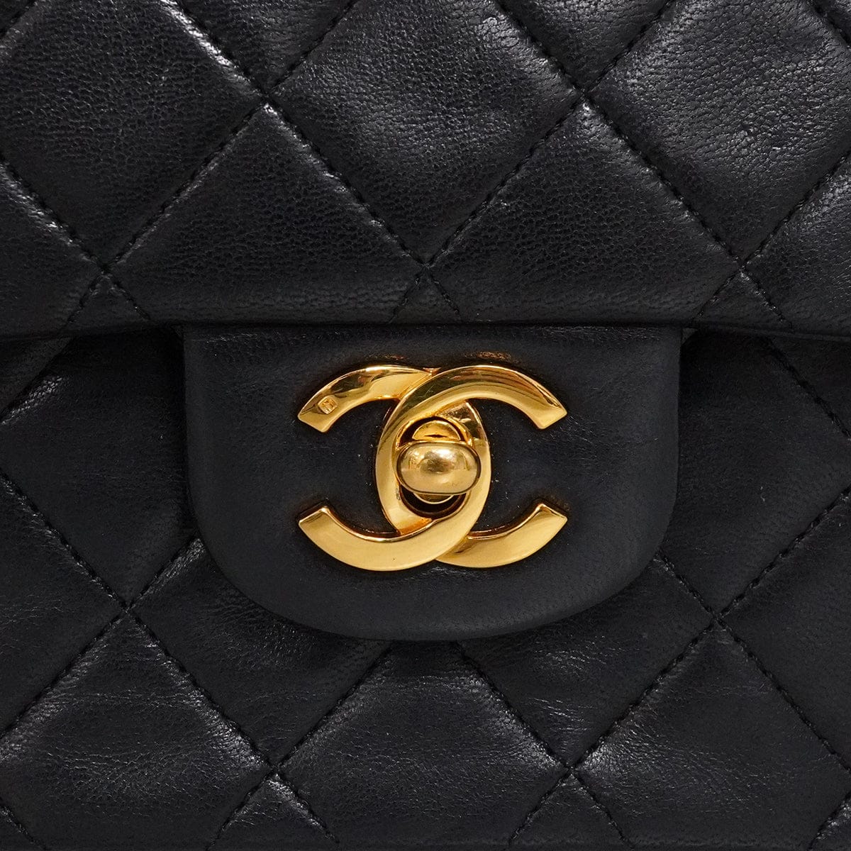 Luxury Promise Japan VINTAGE CHANEL CLASSIC FLAP MEDIUM CHAIN SHOULDER BAG BLACK LAMB SKIN GOLD HARDWARE 90343408